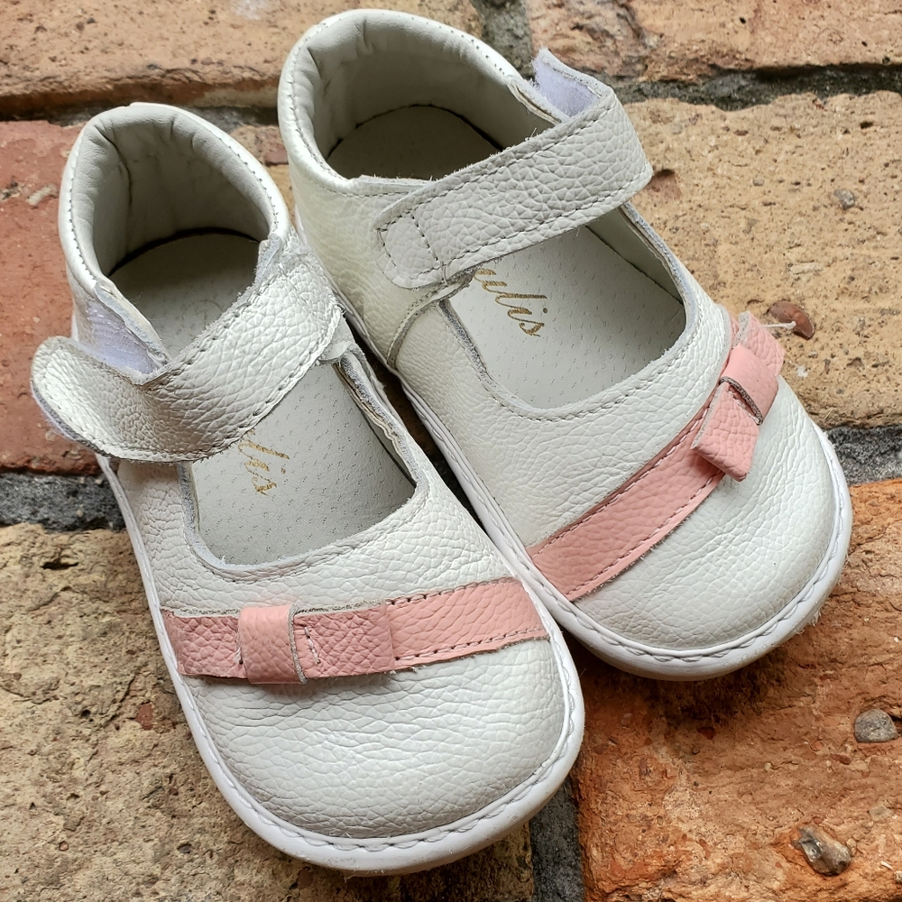 Adorable Mary jane shoe! 🎀